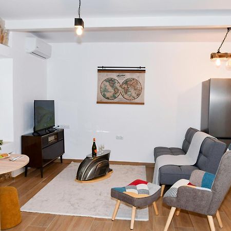 Captain Theo'S Modern Apartment Maria Λευκίμμη Εξωτερικό φωτογραφία
